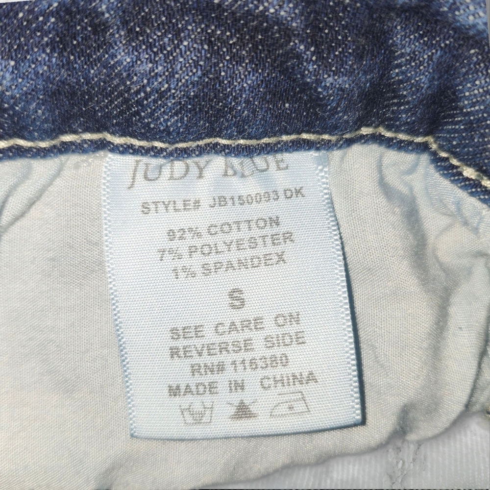Judy Blue Shorts - Picture 3 of 6